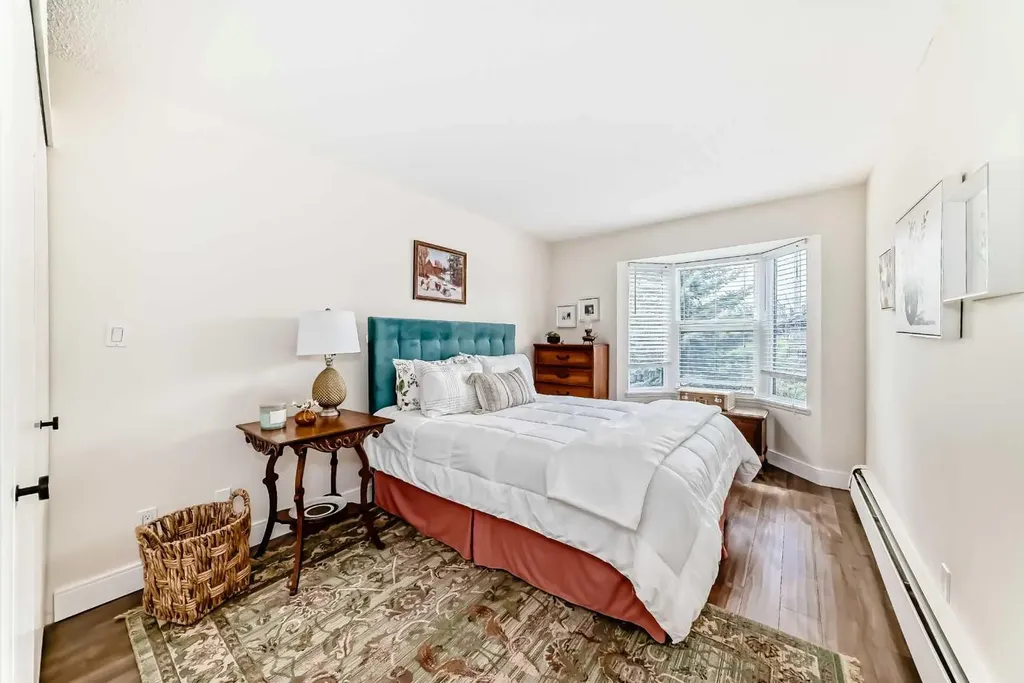 3719B 49 Street NW Calgary AB T3A 2E3