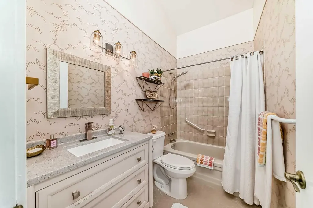 3719B 49 Street NW Calgary AB T3A 2E3