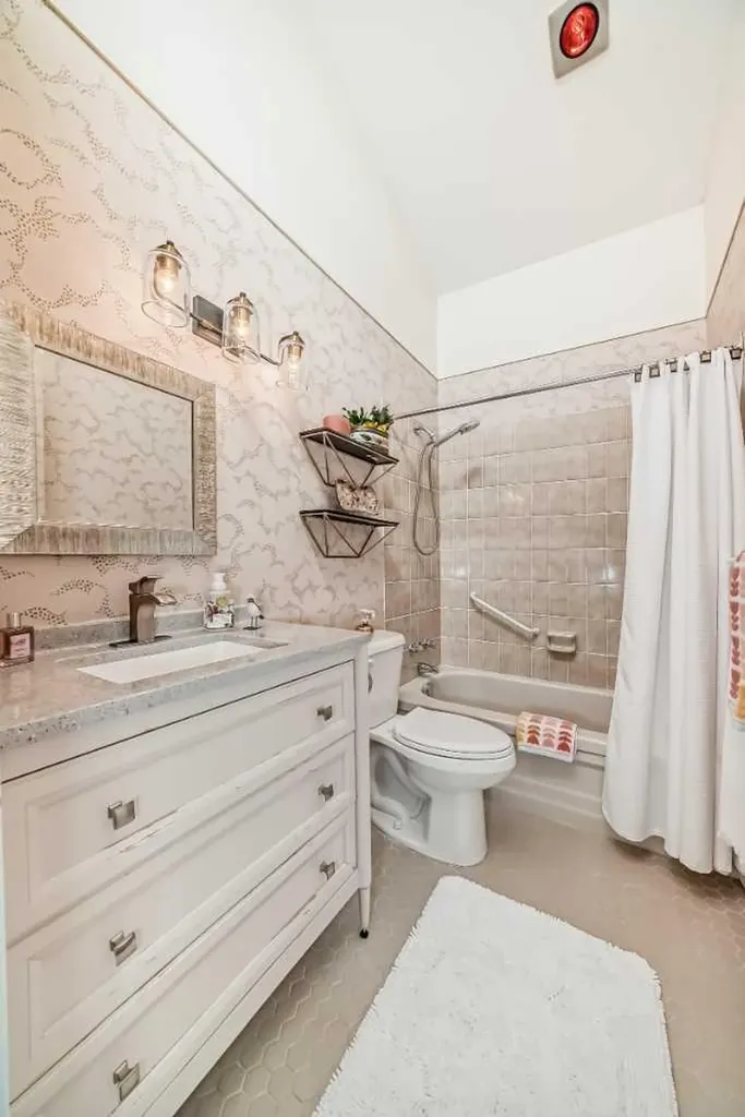3719B 49 Street NW Calgary AB T3A 2E3