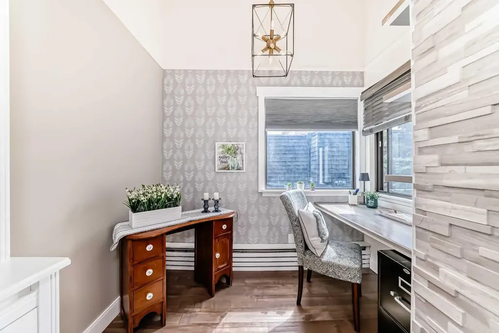 3719B 49 Street NW Calgary AB T3A 2E3