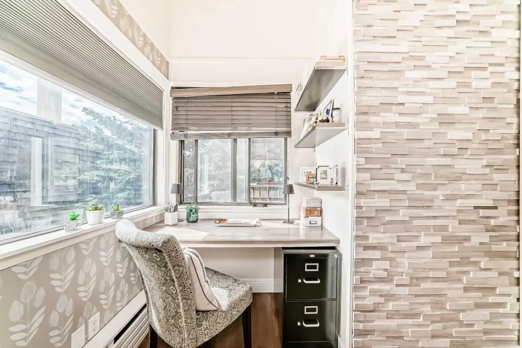 3719B 49 Street NW Calgary AB T3A 2E3