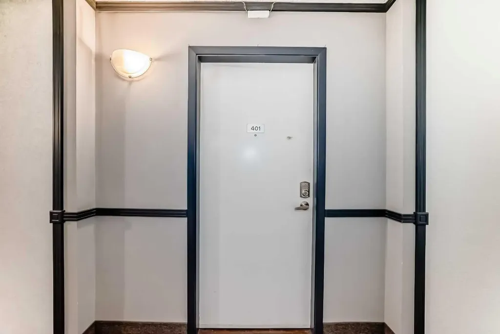 3719B 49 Street NW Calgary AB T3A 2E3