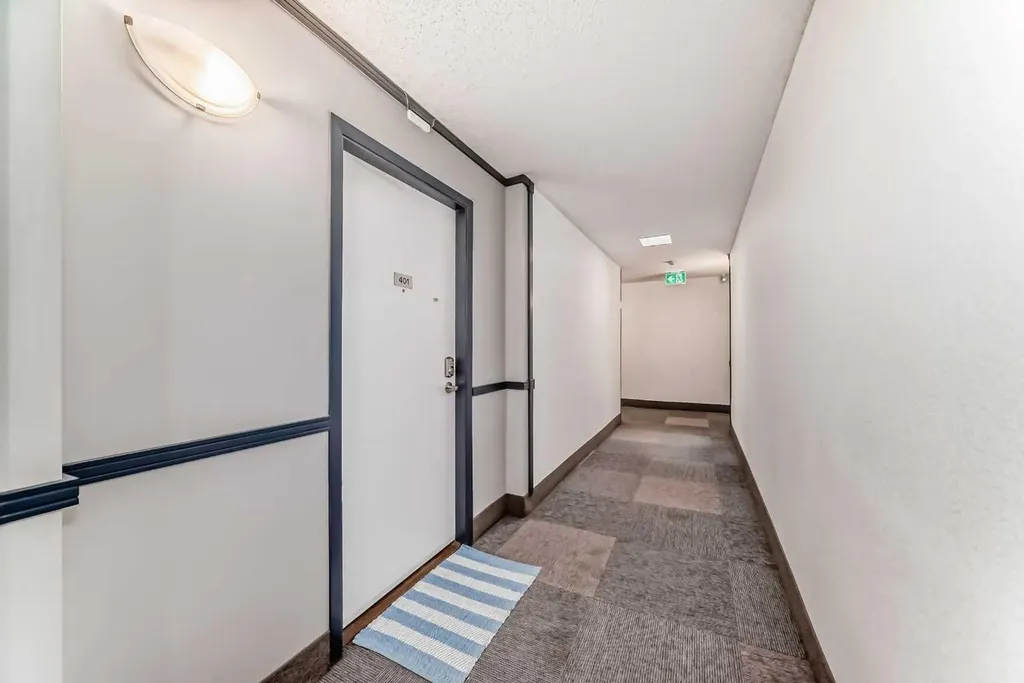 3719B 49 Street NW Calgary AB T3A 2E3