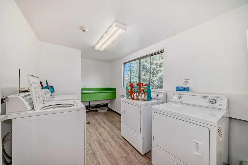 3719B 49 Street NW Calgary AB T3A 2E3