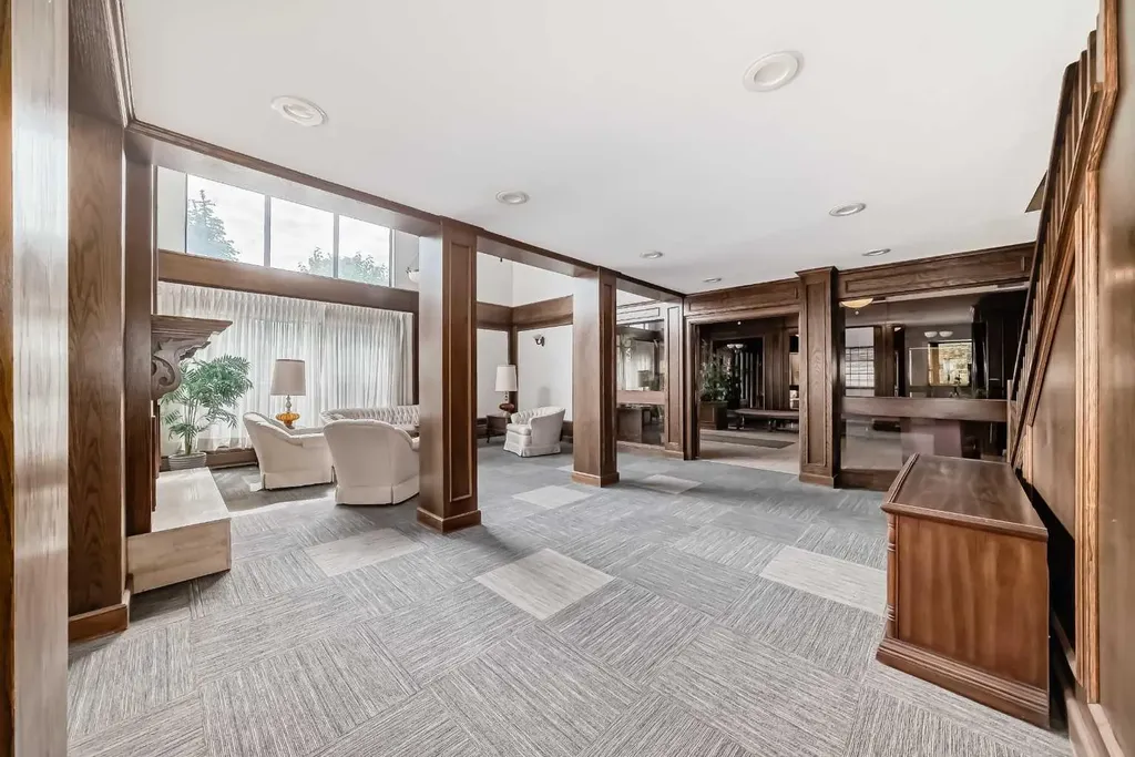 3719B 49 Street NW Calgary AB T3A 2E3