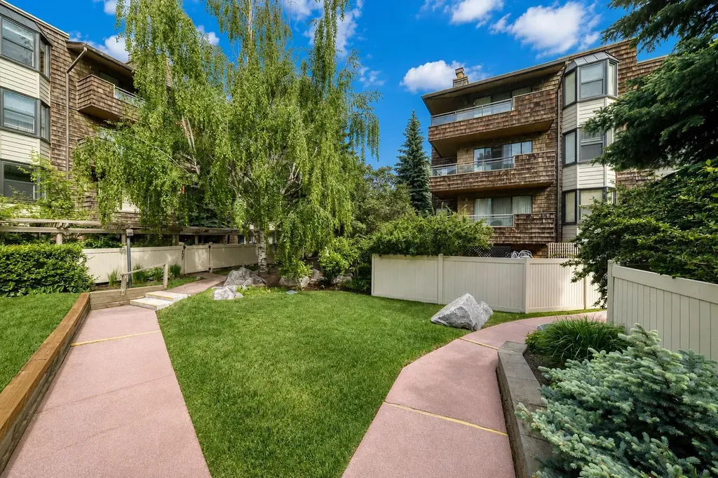 3719B 49 Street NW Calgary AB T3A 2E3