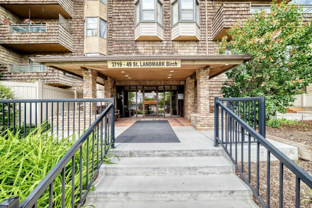 3719B 49 Street NW Calgary AB T3A 2E3