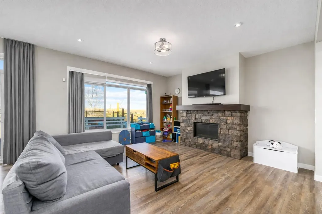 125 Sage Bluff Close NW Calgary AB T3R 1J1