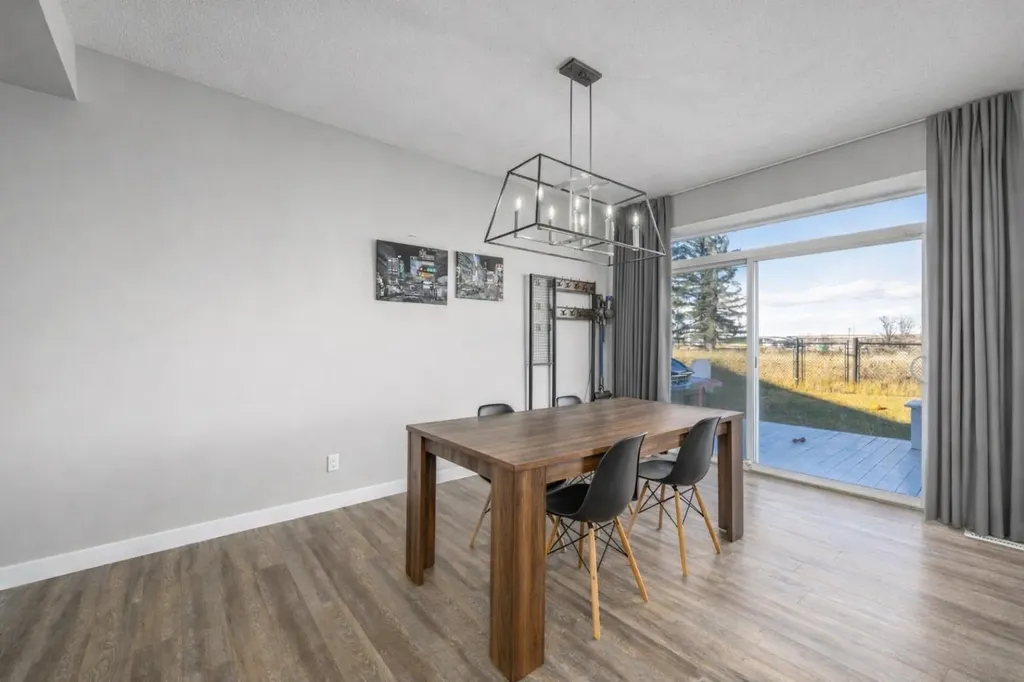 125 Sage Bluff Close NW Calgary AB T3R 1J1