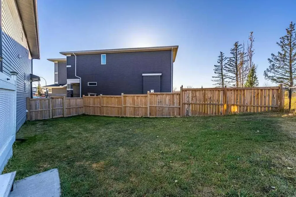 125 Sage Bluff Close NW Calgary AB T3R 1J1