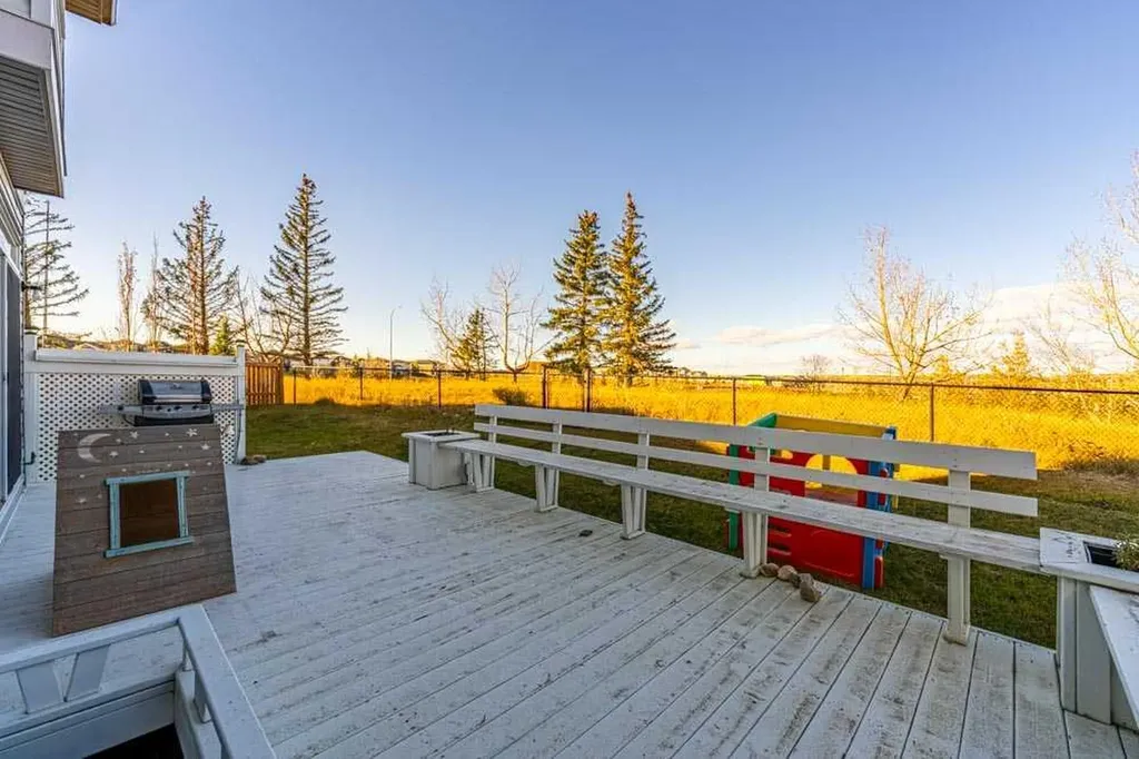 125 Sage Bluff Close NW Calgary AB T3R 1J1