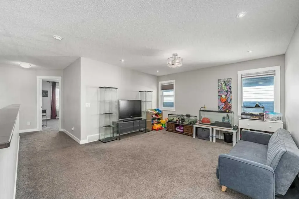 125 Sage Bluff Close NW Calgary AB T3R 1J1