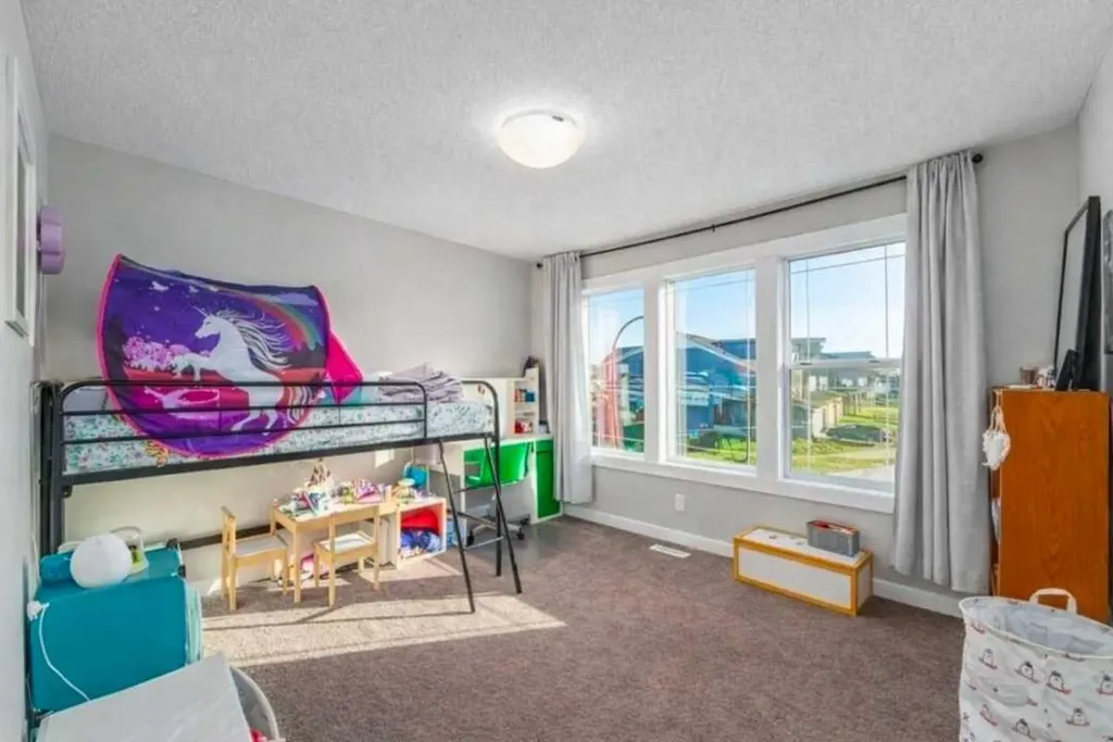 125 Sage Bluff Close NW Calgary AB T3R 1J1