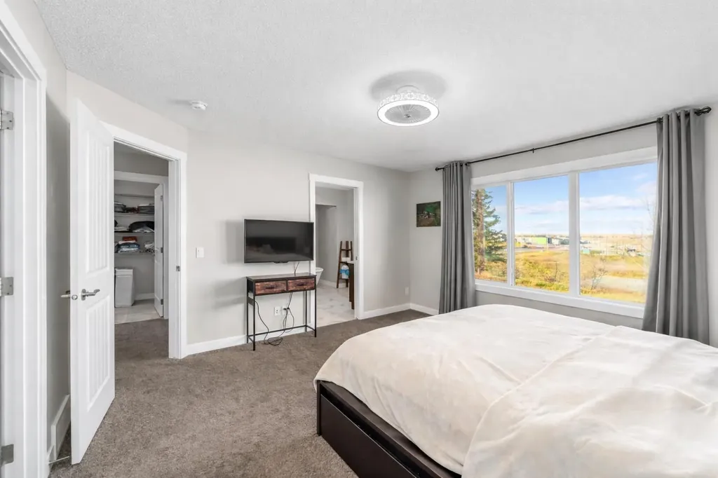 125 Sage Bluff Close NW Calgary AB T3R 1J1