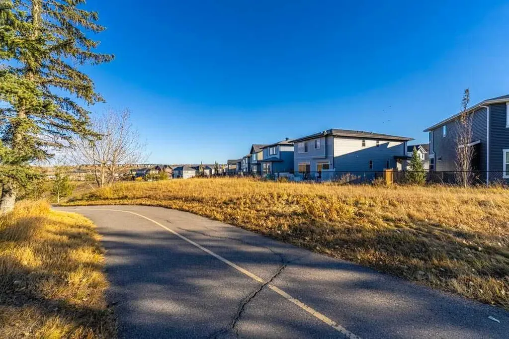 125 Sage Bluff Close NW Calgary AB T3R 1J1