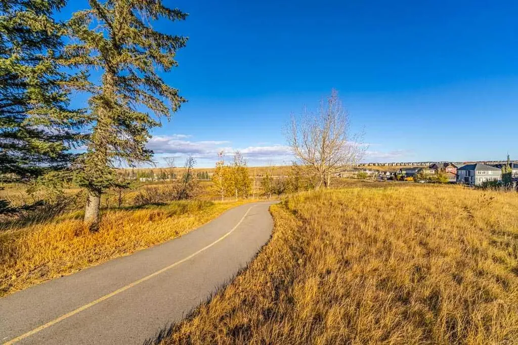125 Sage Bluff Close NW Calgary AB T3R 1J1