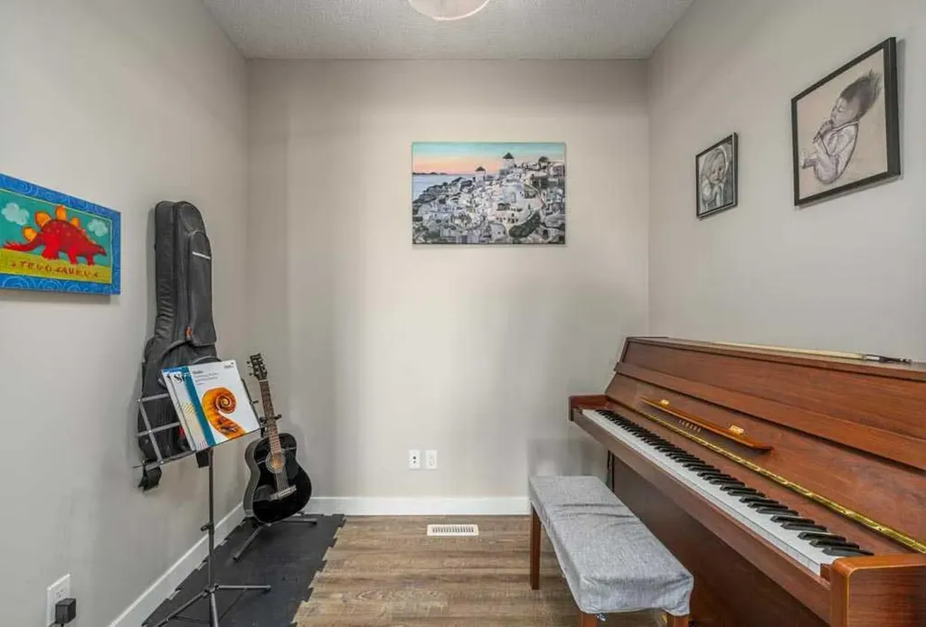 125 Sage Bluff Close NW Calgary AB T3R 1J1