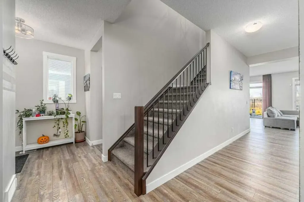 125 Sage Bluff Close NW Calgary AB T3R 1J1