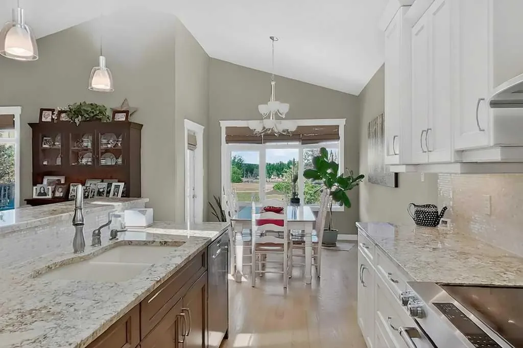 509 Sunridge Crescent W Lethbridge AB T1J0T1