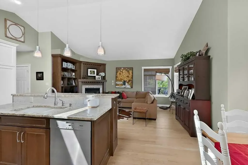 509 Sunridge Crescent W Lethbridge AB T1J0T1