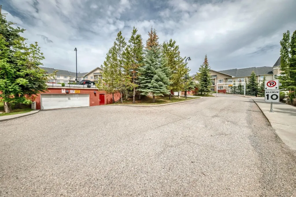 26 Val Gardena View SW Calgary AB T3H5Z5