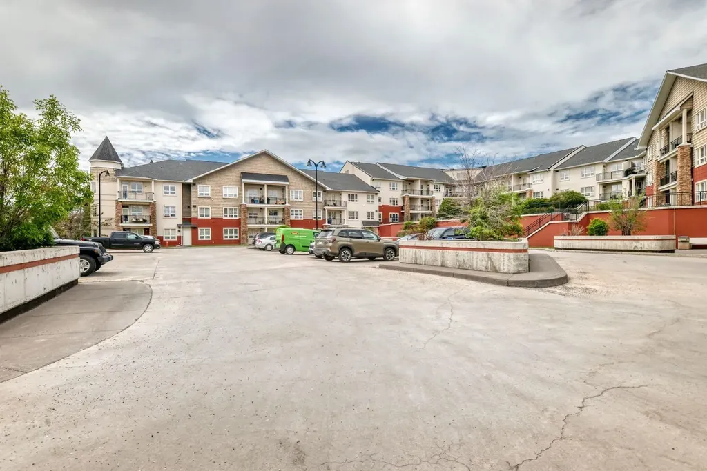26 Val Gardena View SW Calgary AB T3H5Z5