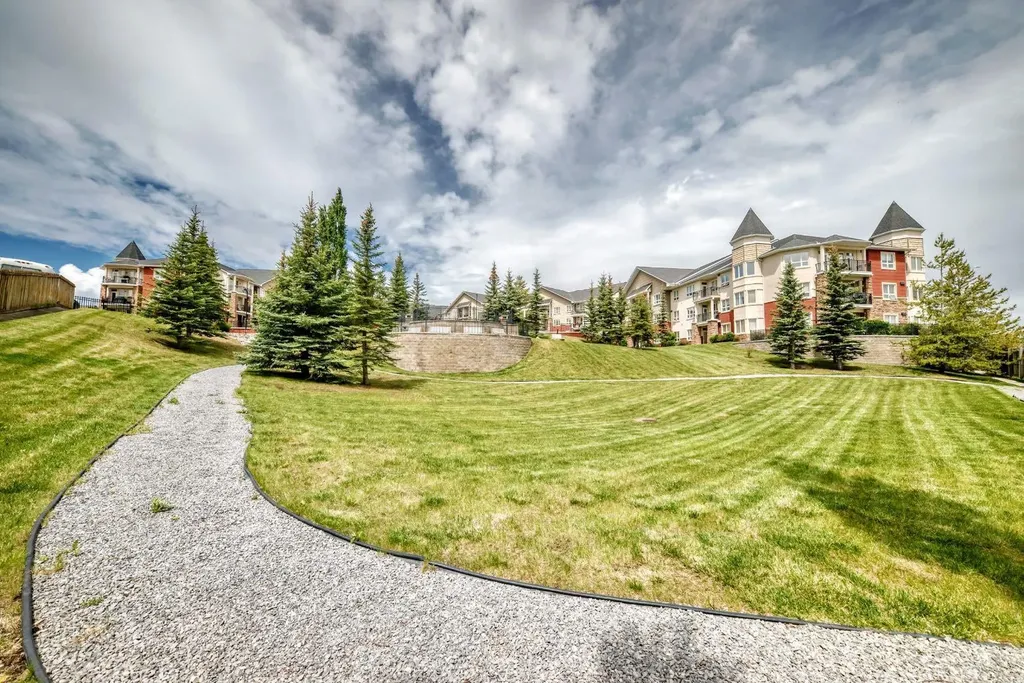 26 Val Gardena View SW Calgary AB T3H5Z5