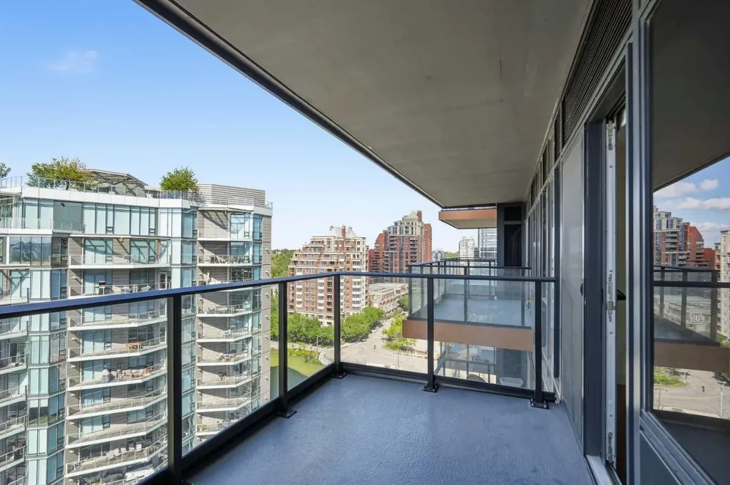 730 2 Avenue Calgary AB T2P 1R8