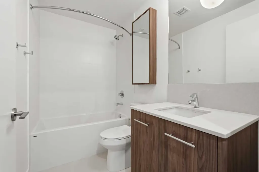 730 2 Avenue Calgary AB T2P 1R8