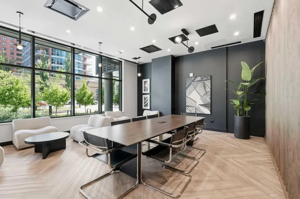 730 2 Avenue Calgary AB T2P 1R8