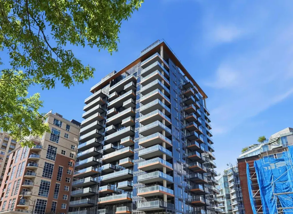 730 2 Avenue Calgary AB T2P 1R8