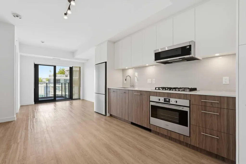 730 2 Avenue Calgary AB T2P 1R8