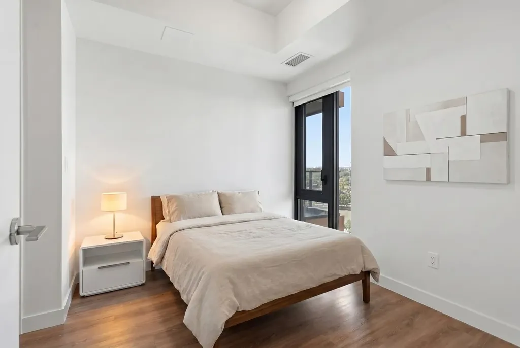 730 2 Avenue Calgary AB T2P 1R8