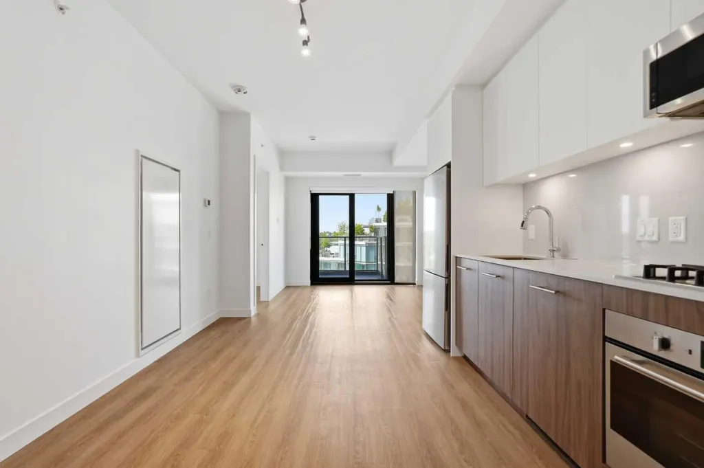 730 2 Avenue Calgary AB T2P 1R8