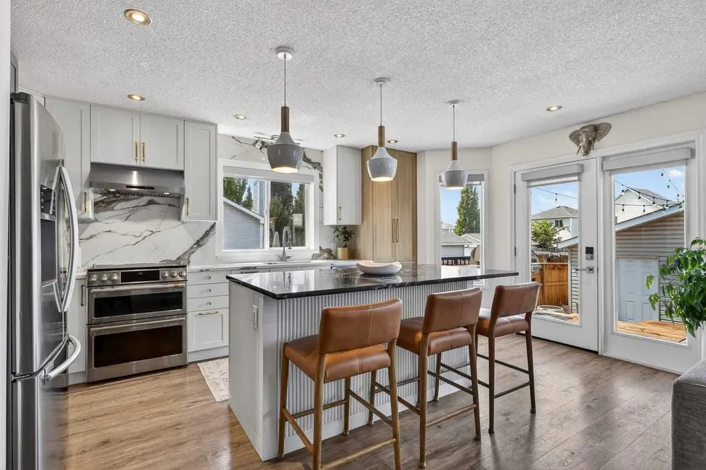 123 Mt Lorette Close SE Calgary AB T2Z2L8