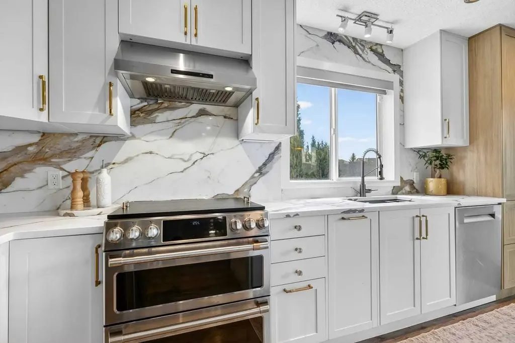 123 Mt Lorette Close SE Calgary AB T2Z2L8