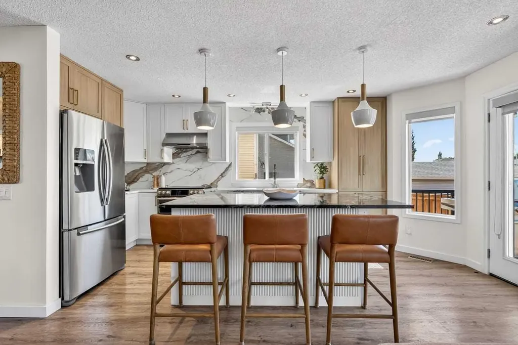 123 Mt Lorette Close SE Calgary AB T2Z2L8