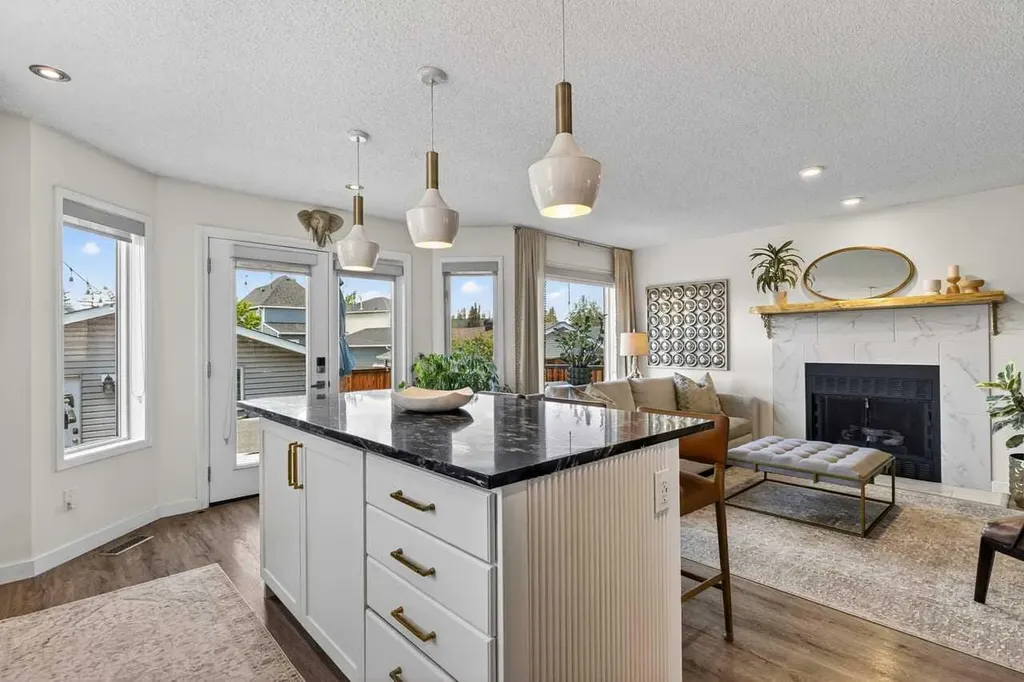 123 Mt Lorette Close SE Calgary AB T2Z2L8