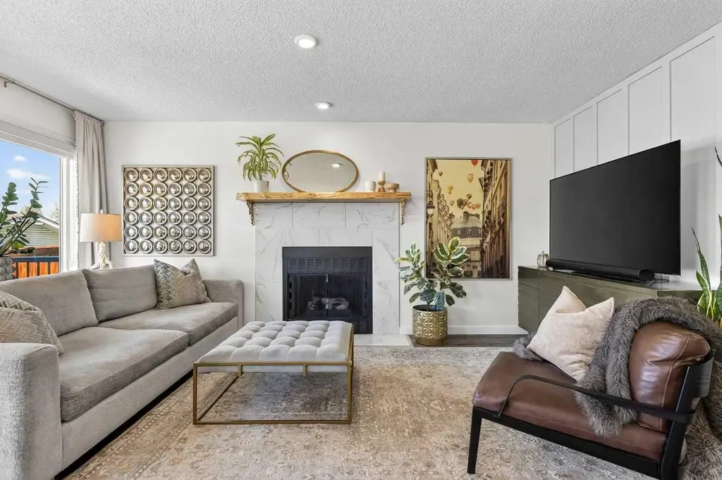 123 Mt Lorette Close SE Calgary AB T2Z2L8