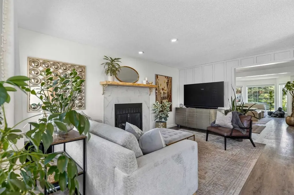 123 Mt Lorette Close SE Calgary AB T2Z2L8