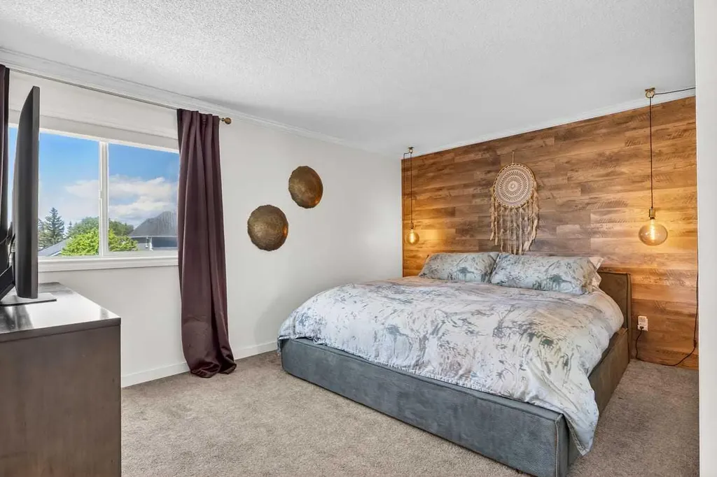 123 Mt Lorette Close SE Calgary AB T2Z2L8