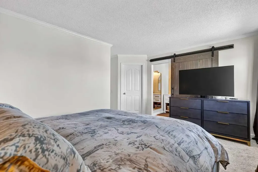 123 Mt Lorette Close SE Calgary AB T2Z2L8