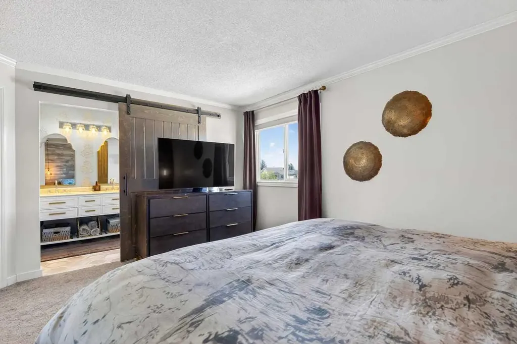 123 Mt Lorette Close SE Calgary AB T2Z2L8