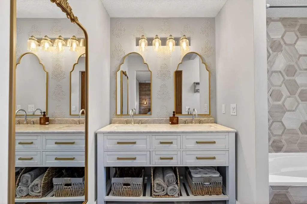 123 Mt Lorette Close SE Calgary AB T2Z2L8