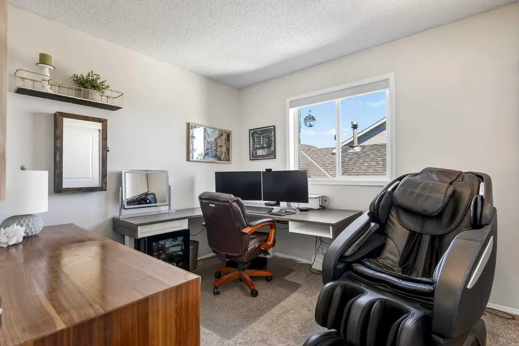 123 Mt Lorette Close SE Calgary AB T2Z2L8