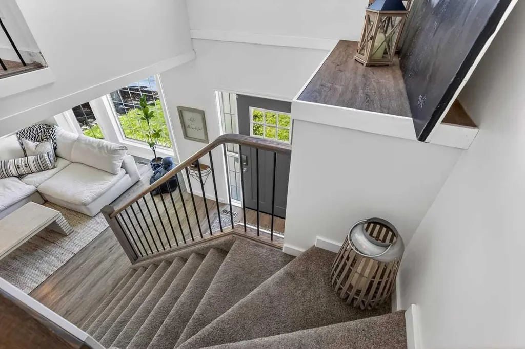 123 Mt Lorette Close SE Calgary AB T2Z2L8