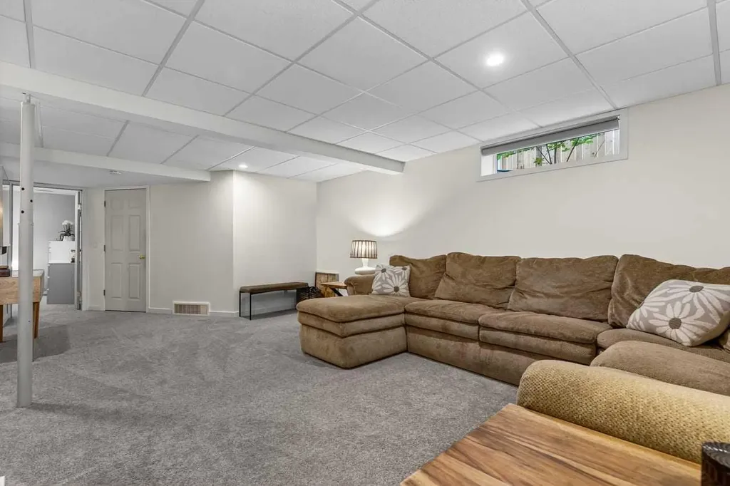 123 Mt Lorette Close SE Calgary AB T2Z2L8