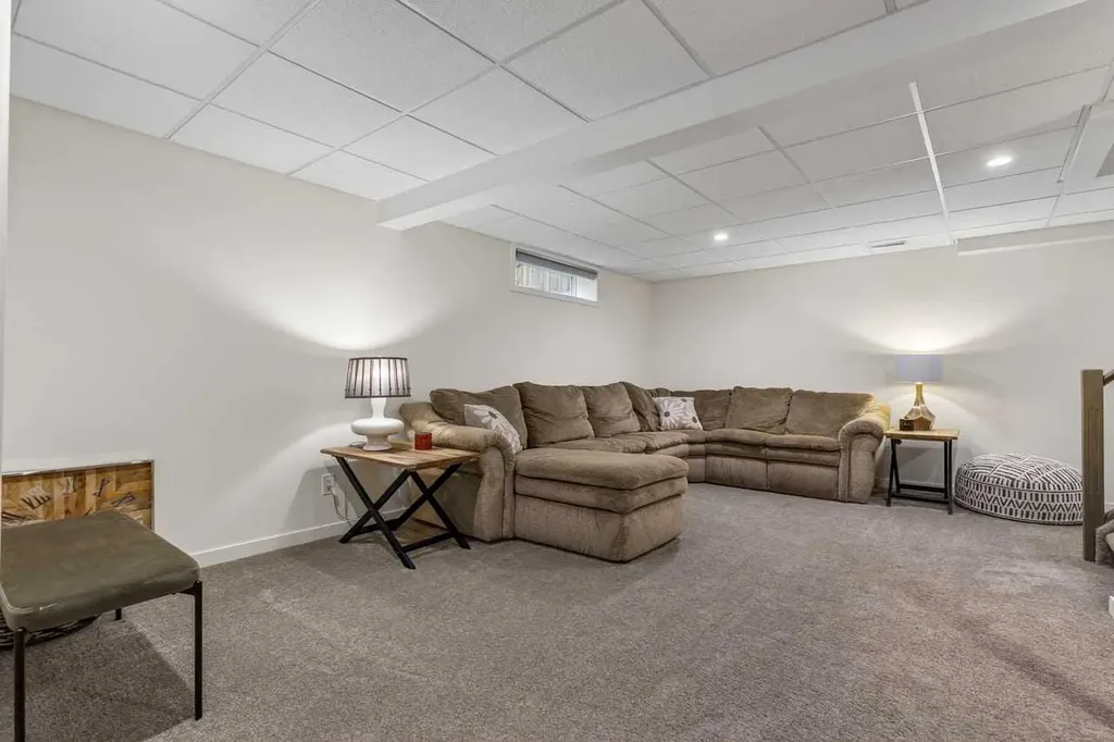 123 Mt Lorette Close SE Calgary AB T2Z2L8