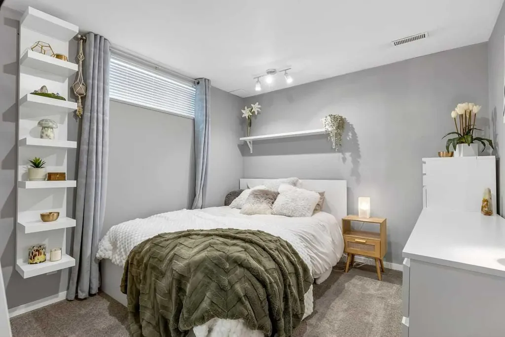 123 Mt Lorette Close SE Calgary AB T2Z2L8