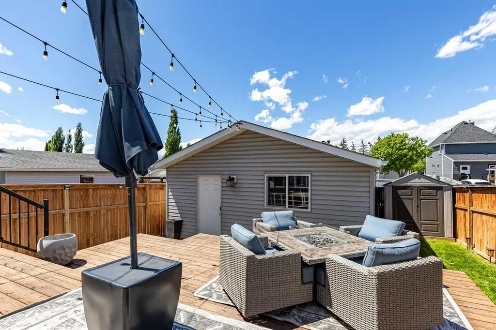 123 Mt Lorette Close SE Calgary AB T2Z2L8